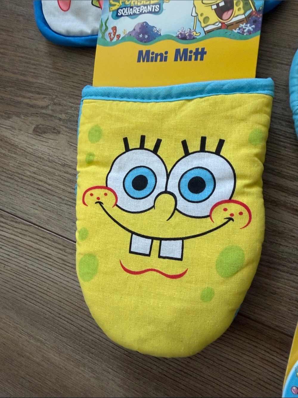 SpongeBob Squarepants Yellow & Blue Kitchen Accessory Set - Picture 6 of 7